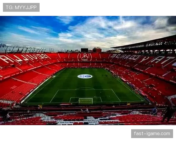 塞维利亚新援正式加盟，引发球迷热烈讨论