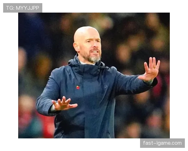 滕哈赫的曼联怎么了？战术混乱+更衣室失控，豪门的黄昏已至