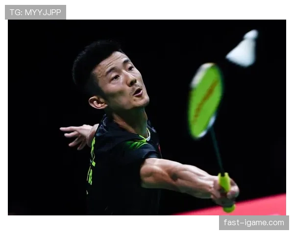 谌龙退役后住进月租八万的顶层复式，家里健身房比羽毛球场还大